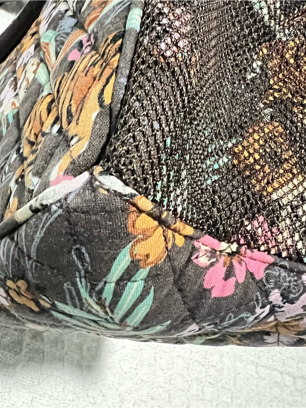 Vera Bradley Bali Jungle Pattern Insulated Lunch Bag Crossbody 10.25"w x 8.5"h - Picture 7 of 11